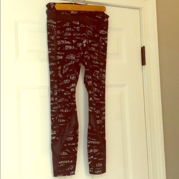 Lulu lemon pants approx 24” inseam size 6 - Picture 1 of 3